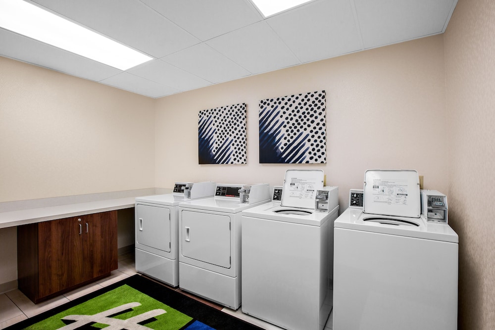 holiday inn express and suites ontario by ihg