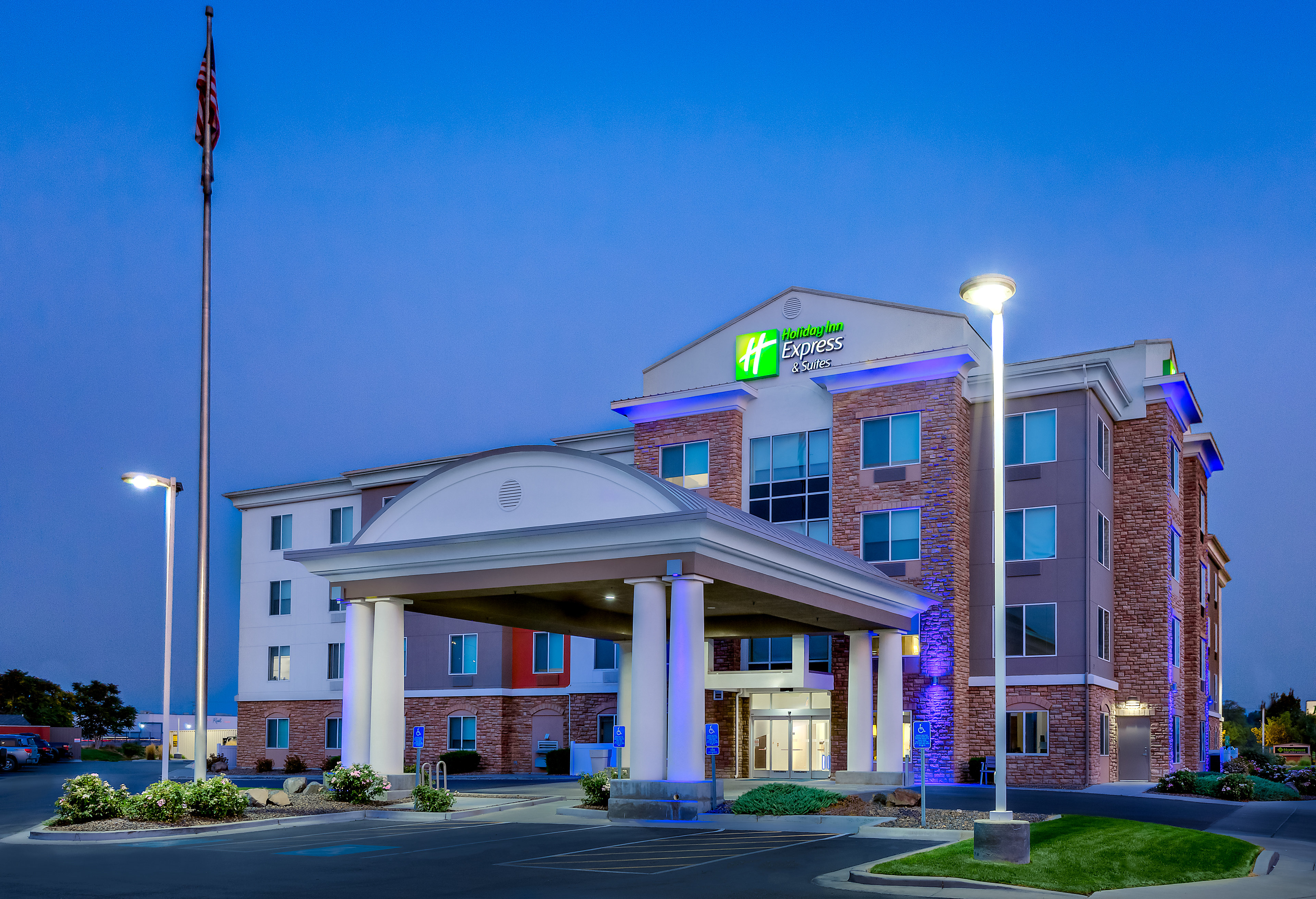 holiday inn express and suites ontario by ihg