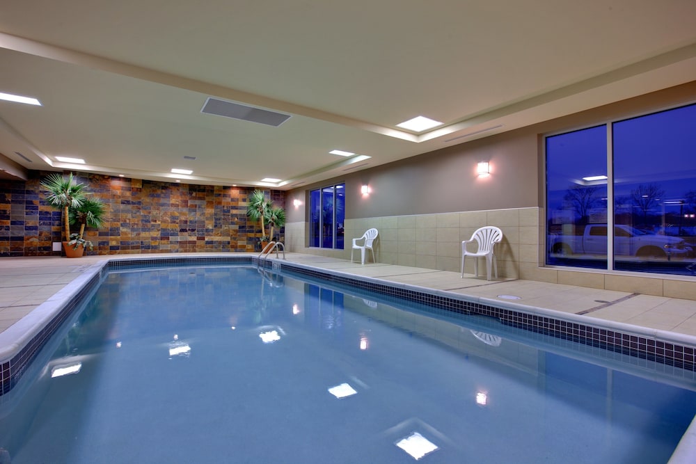 holiday inn express and suites chatham south by ihg