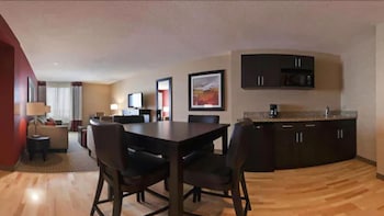 Holiday Inn Express & Suites Chatham South By Ihg,Near Chatham-Kent John D. Bradley Convention Centre,3 star