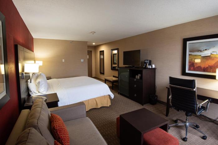 holiday inn express and suites chatham south by ihg