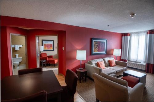 holiday inn express and suites chatham south by ihg