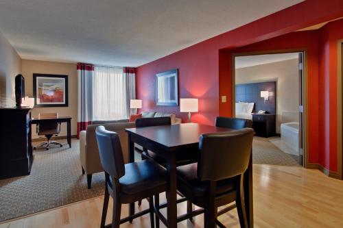 holiday inn express and suites chatham south by ihg