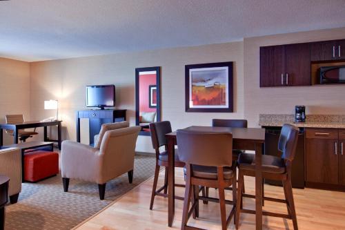 holiday inn express and suites chatham south by ihg