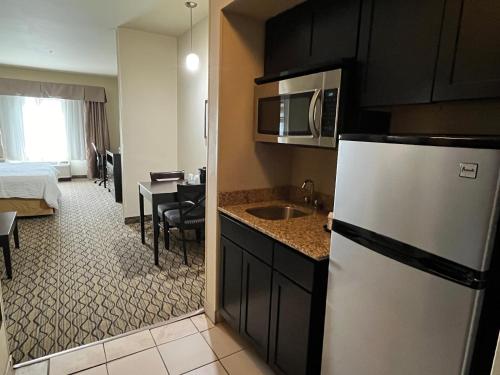 holiday inn express and suites deming mimbres vall