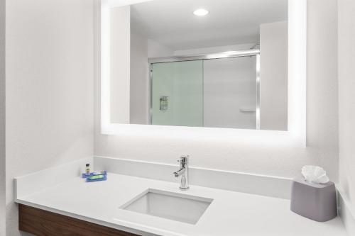 holiday inn express and suites palm bay by ihg