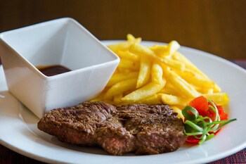 kim royal hotel and suites