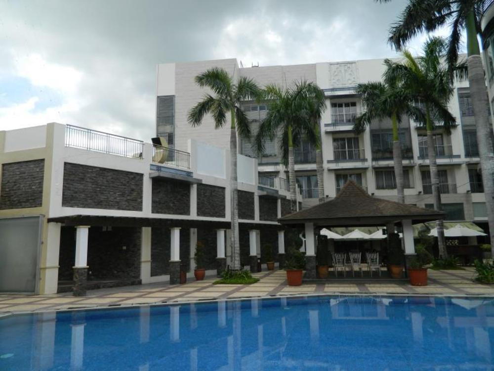 the avenue plaza hotel