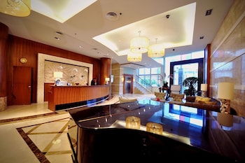 the avenue plaza hotel