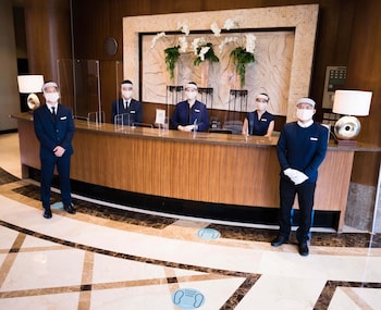 the avenue plaza hotel