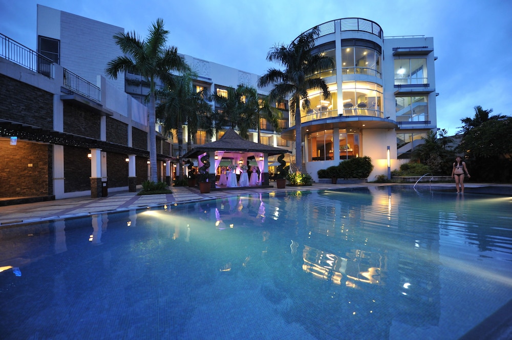 the avenue plaza hotel