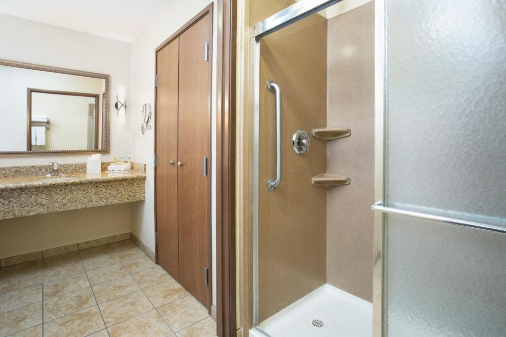 holiday inn express and suites los alamos entrada park