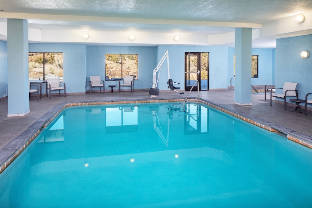 holiday inn express and suites los alamos entrada park