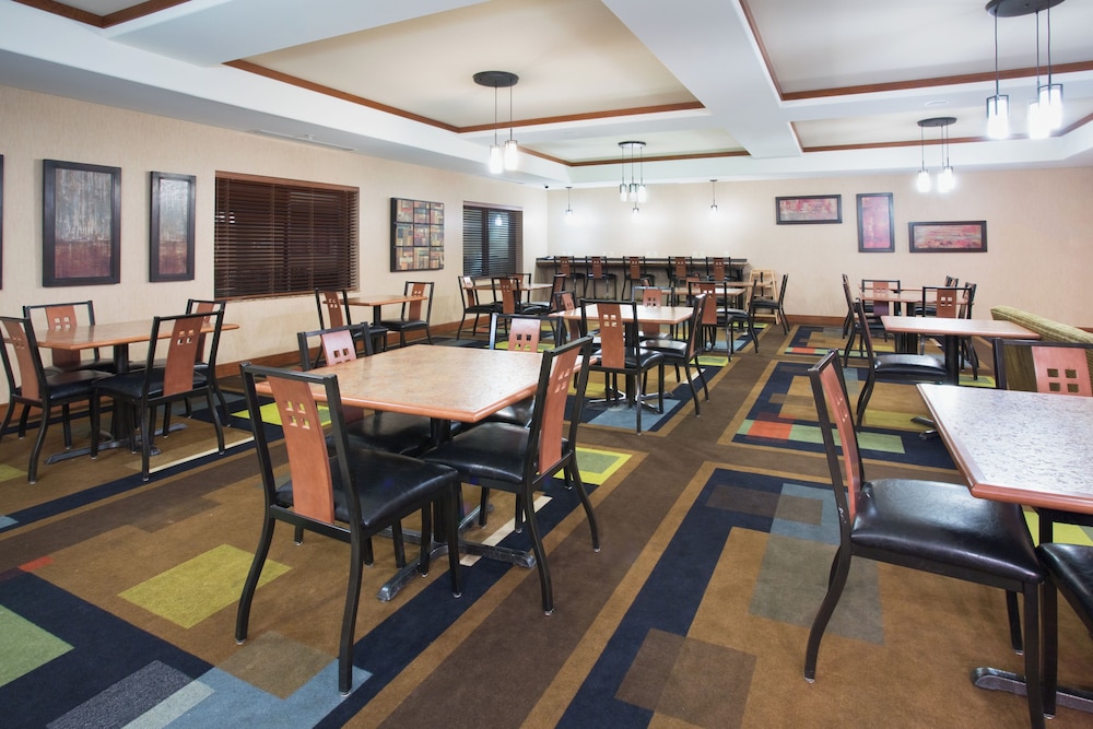 holiday inn express and suites los alamos entrada park