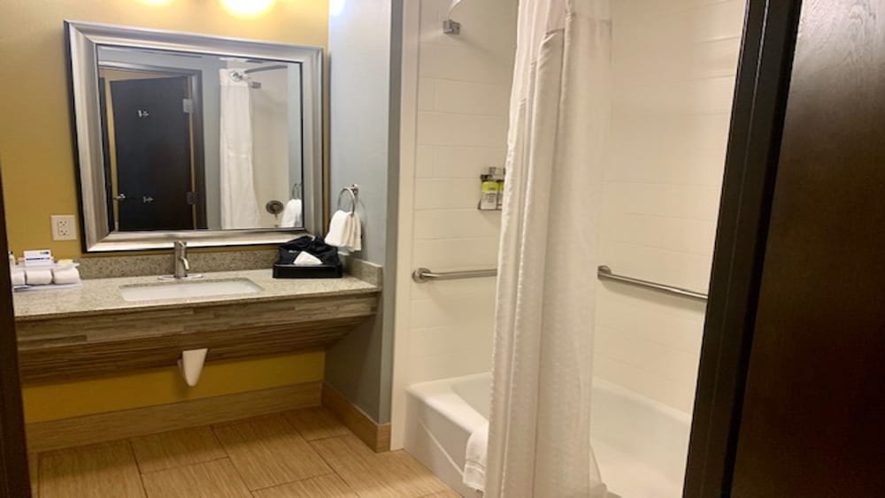 holiday inn express and suites perry national fairground area by ihg