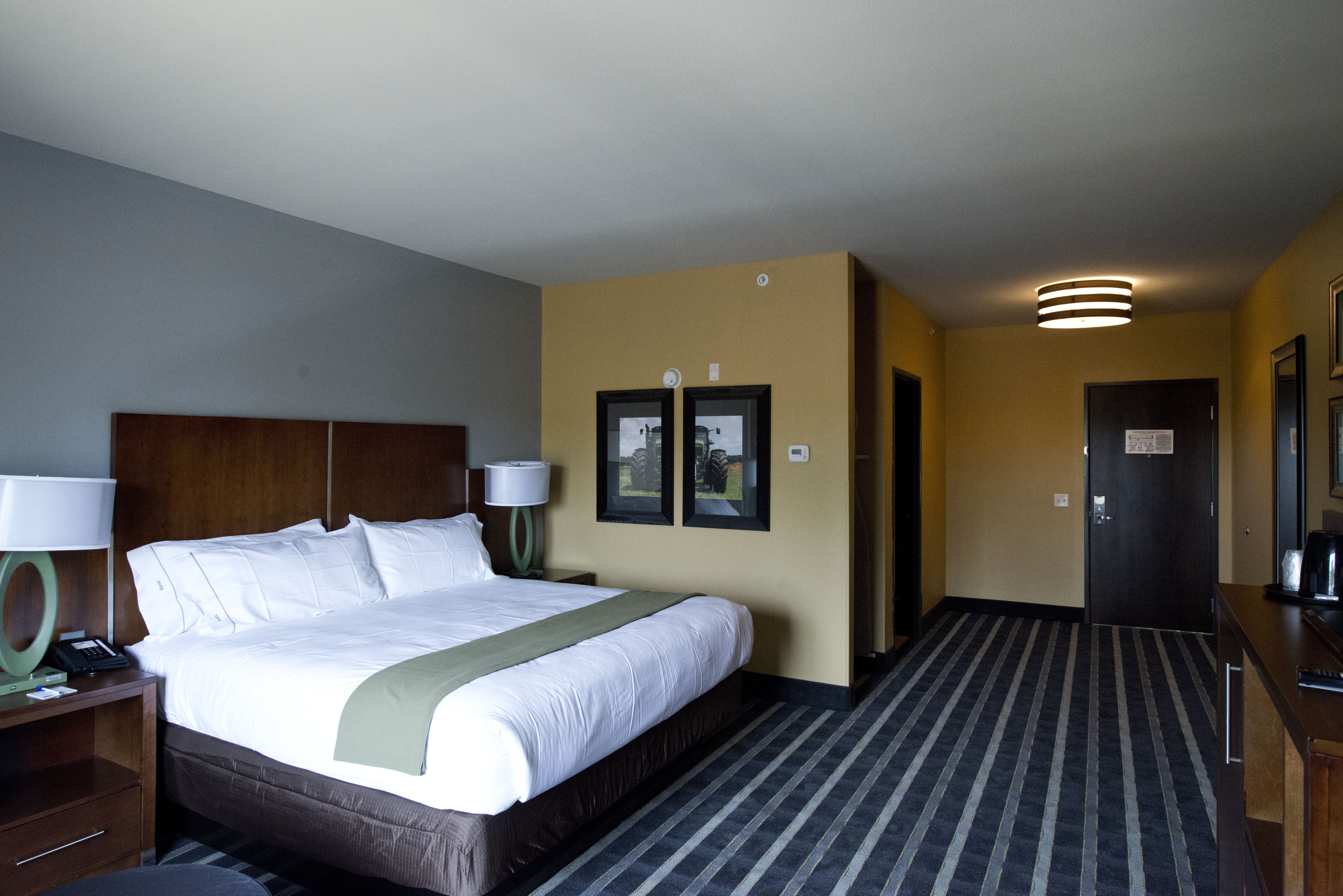 holiday inn express and suites perry national fairground area by ihg