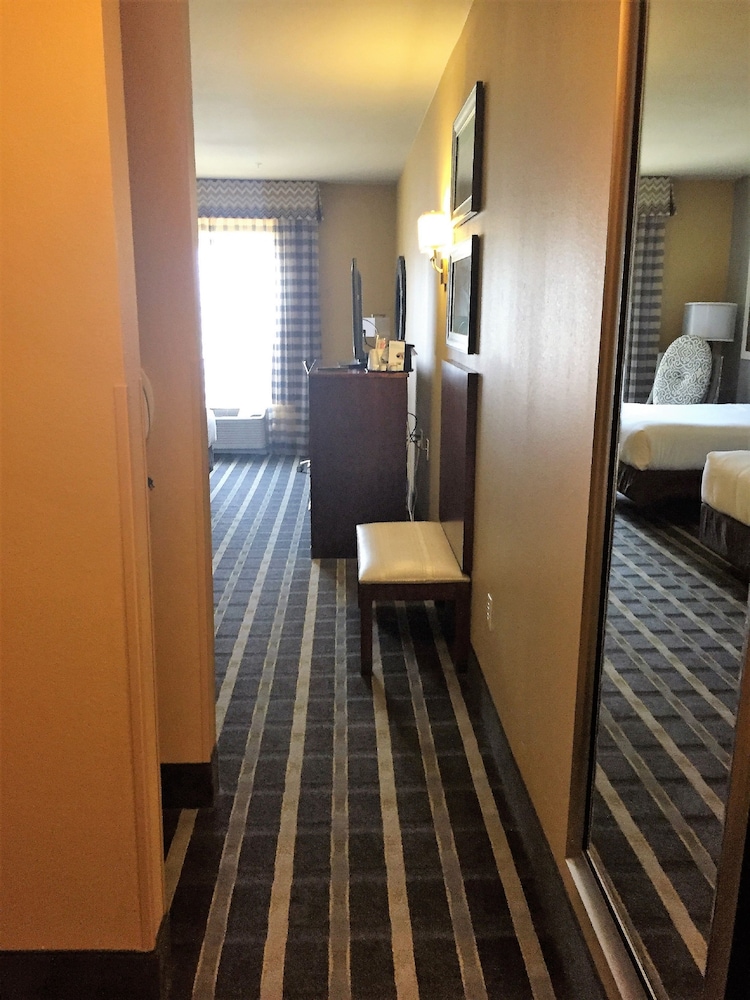 holiday inn express and suites perry national fairground area by ihg