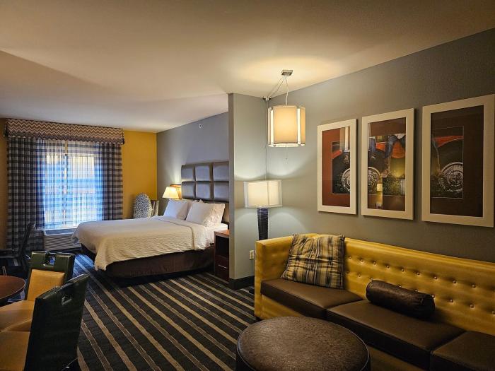 holiday inn express and suites perry national fairground area by ihg