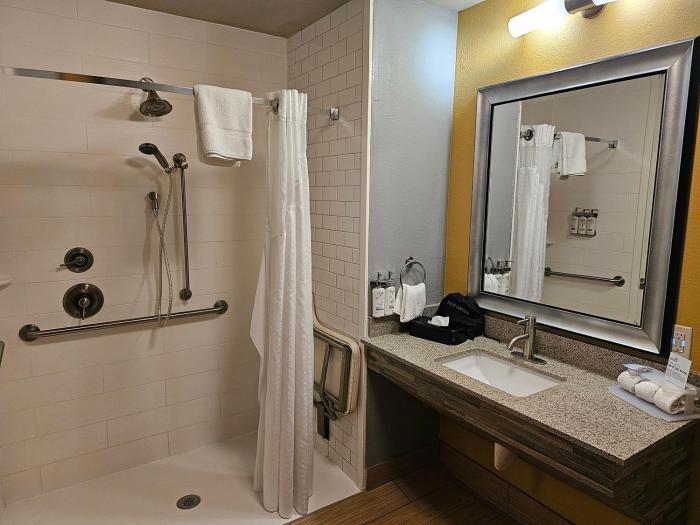 holiday inn express and suites perry national fairground area by ihg