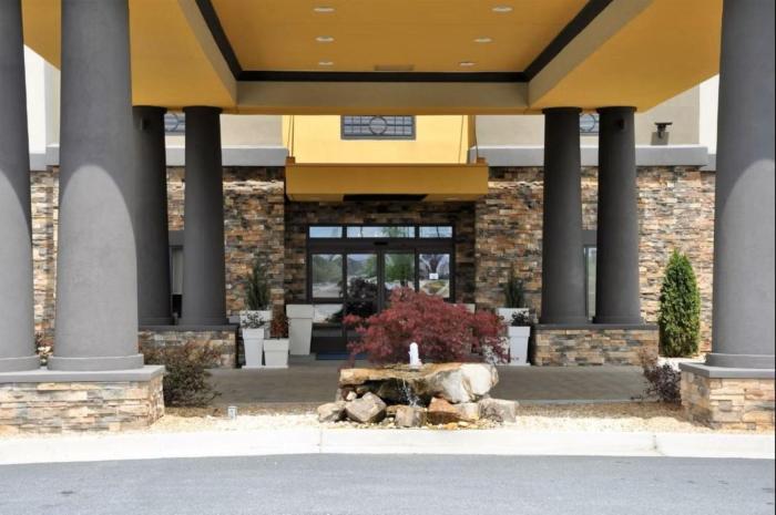 holiday inn express and suites perry national fairground area by ihg