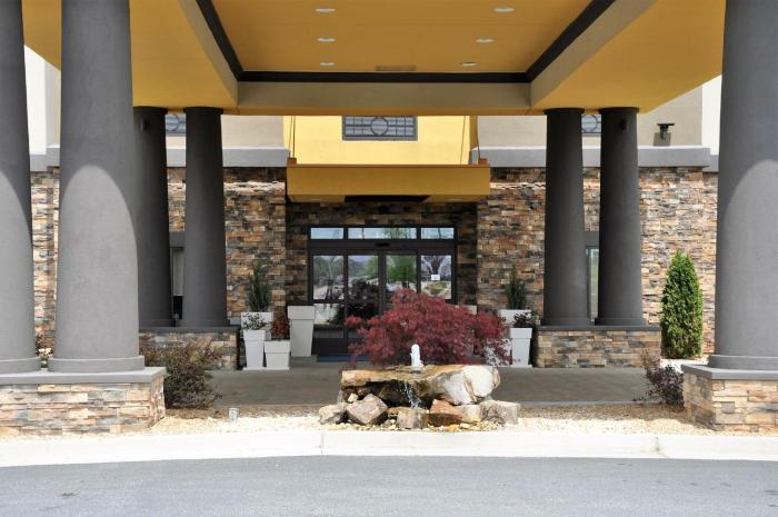 holiday inn express and suites perry national fairground area by ihg