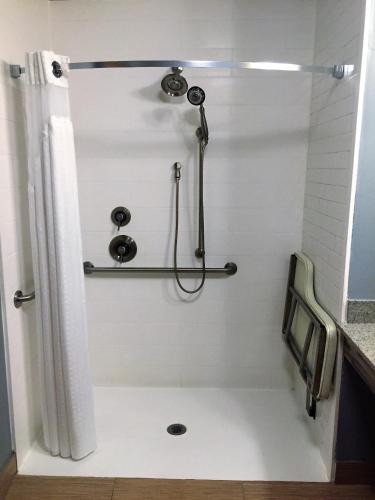 holiday inn express and suites perry national fairground area by ihg
