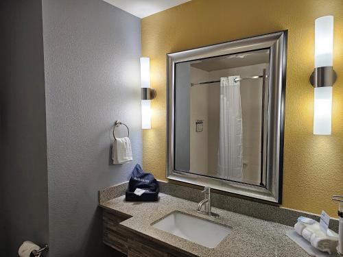 holiday inn express and suites perry national fairground area by ihg