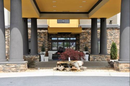 holiday inn express and suites perry national fairground area by ihg
