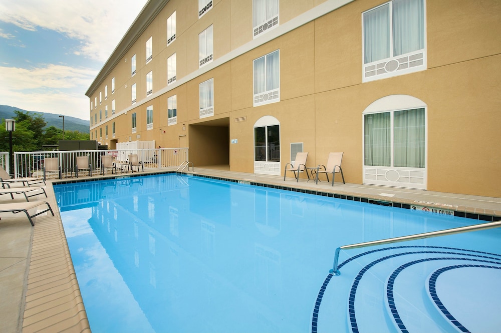 holiday inn express and suites caryville by ihg
