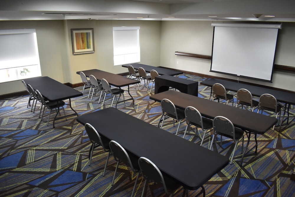 holiday inn express and suites caryville by ihg