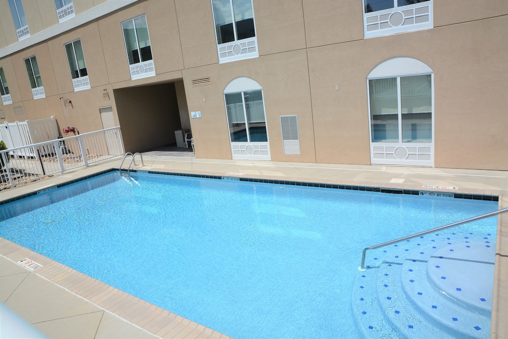 holiday inn express and suites caryville by ihg
