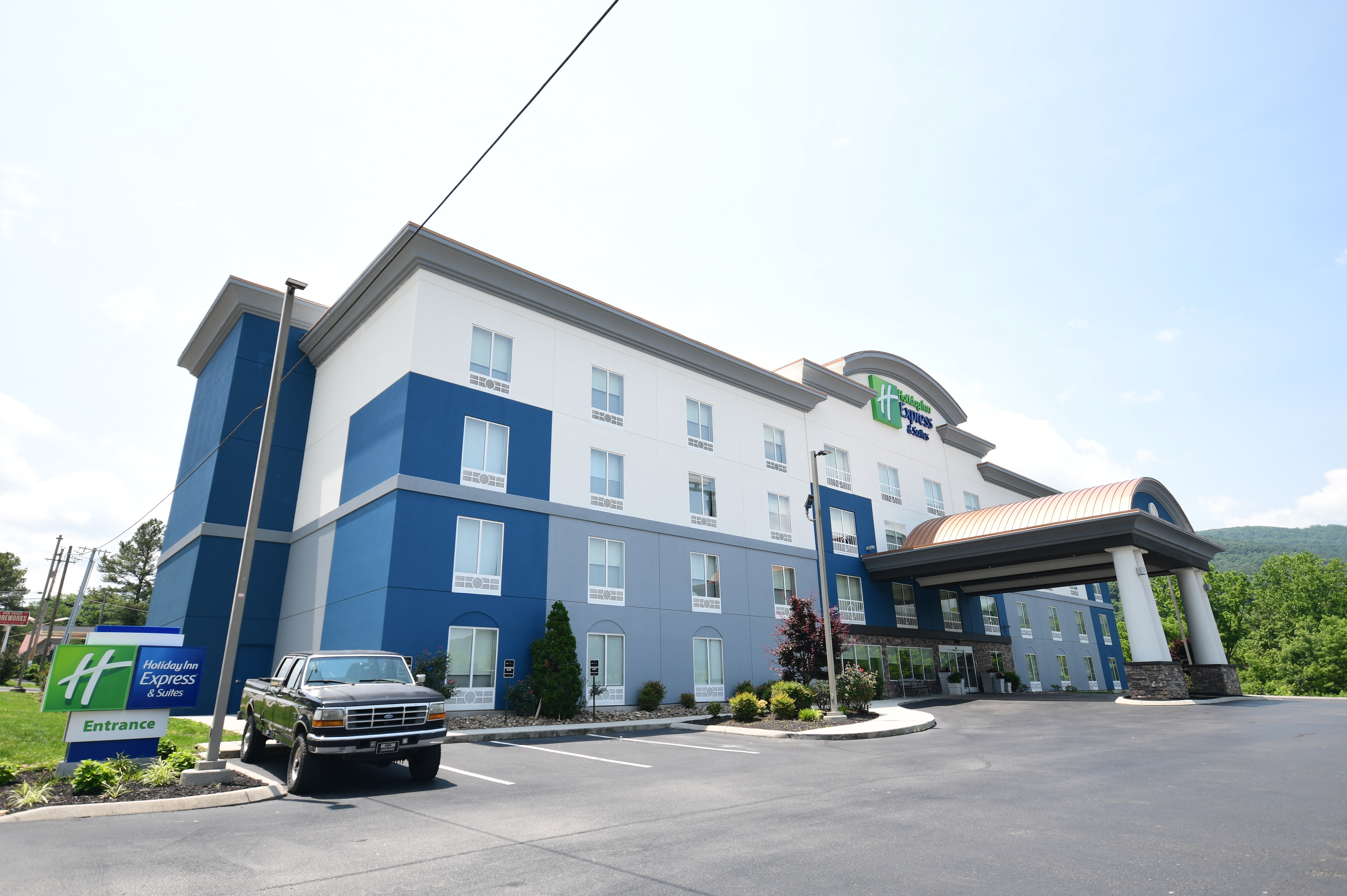 holiday inn express and suites caryville by ihg