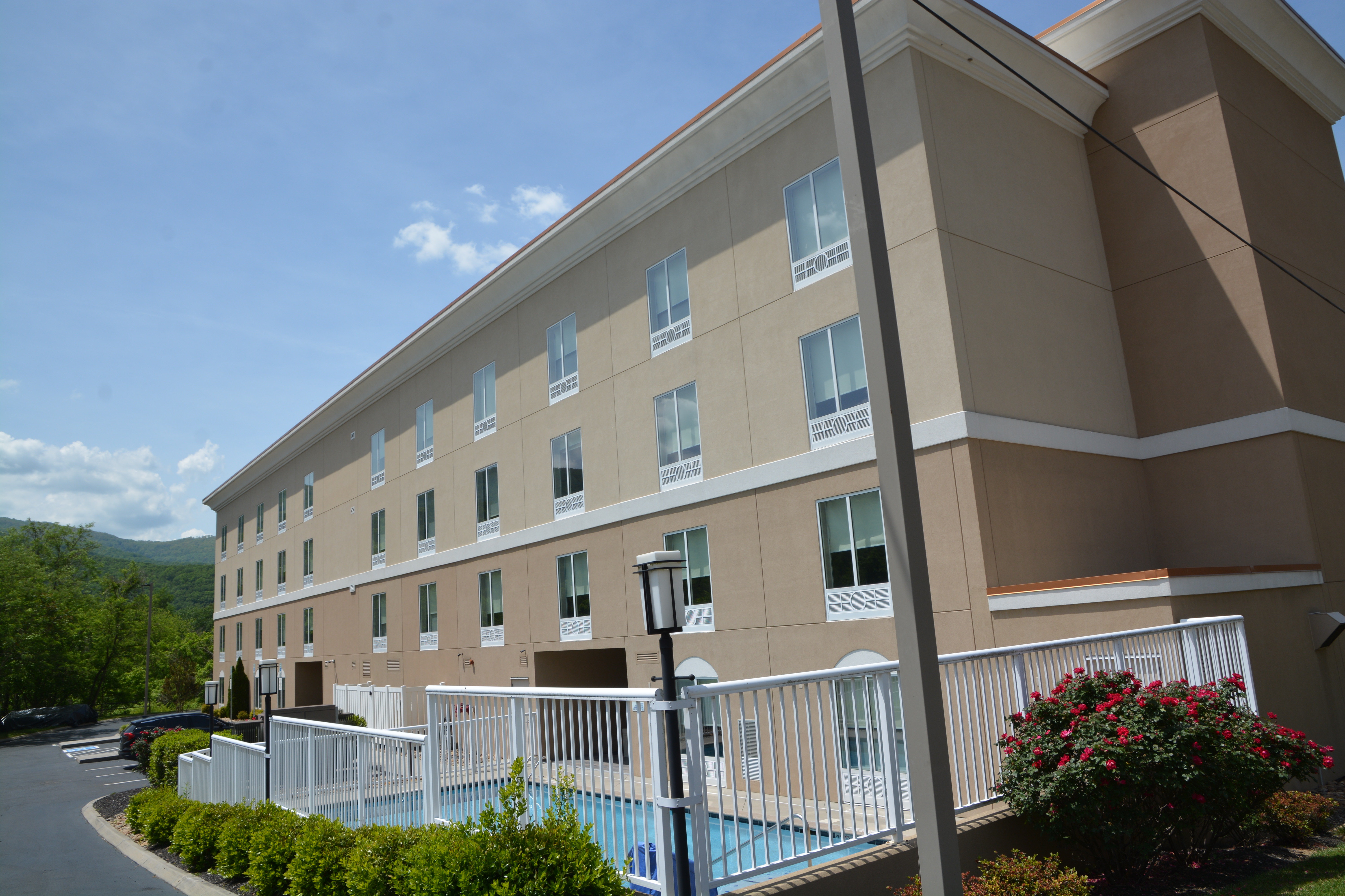 holiday inn express and suites caryville by ihg