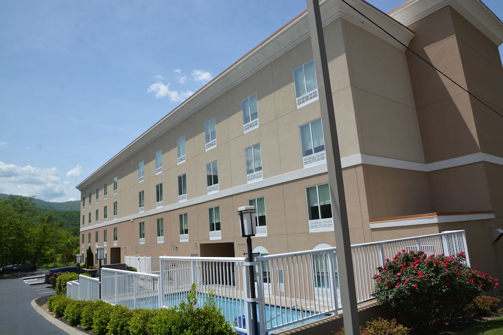 holiday inn express and suites caryville by ihg