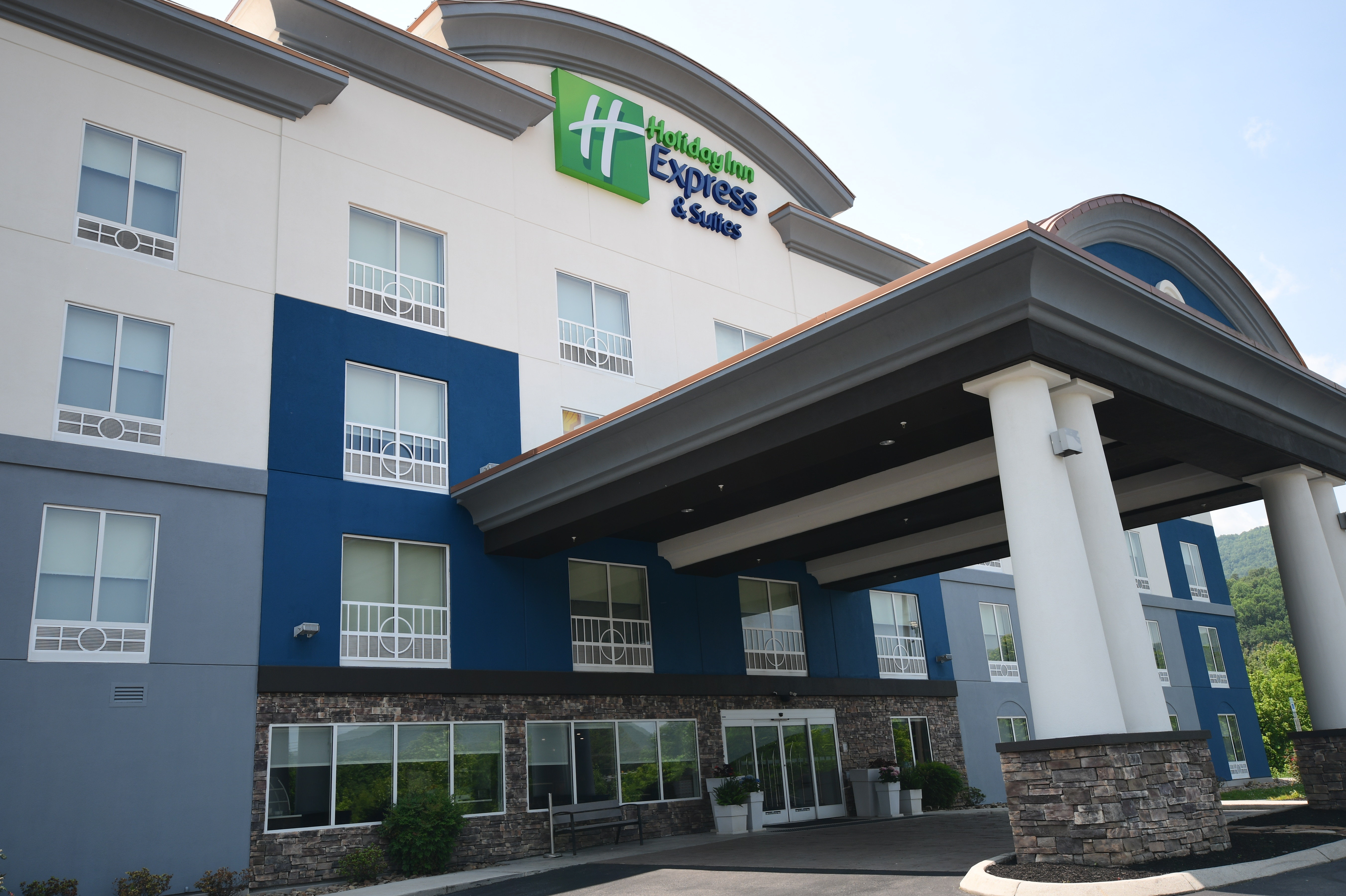 holiday inn express and suites caryville by ihg