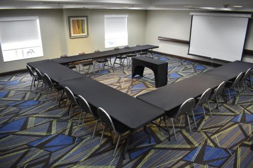 holiday inn express and suites caryville by ihg