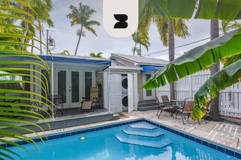 poolside suite