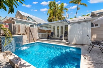 poolside suite