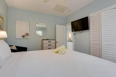 poolside suite