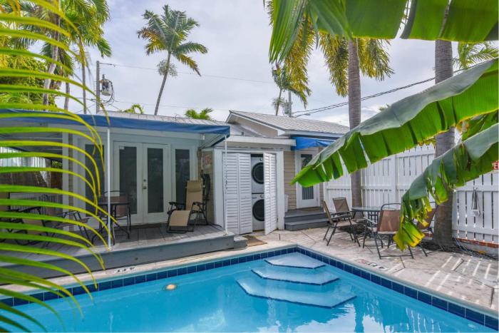 poolside suite