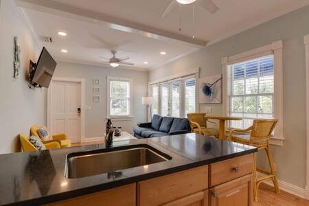 poolside suite