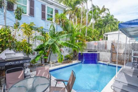 poolside suite