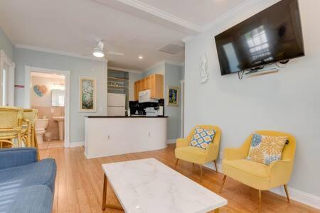 poolside suite