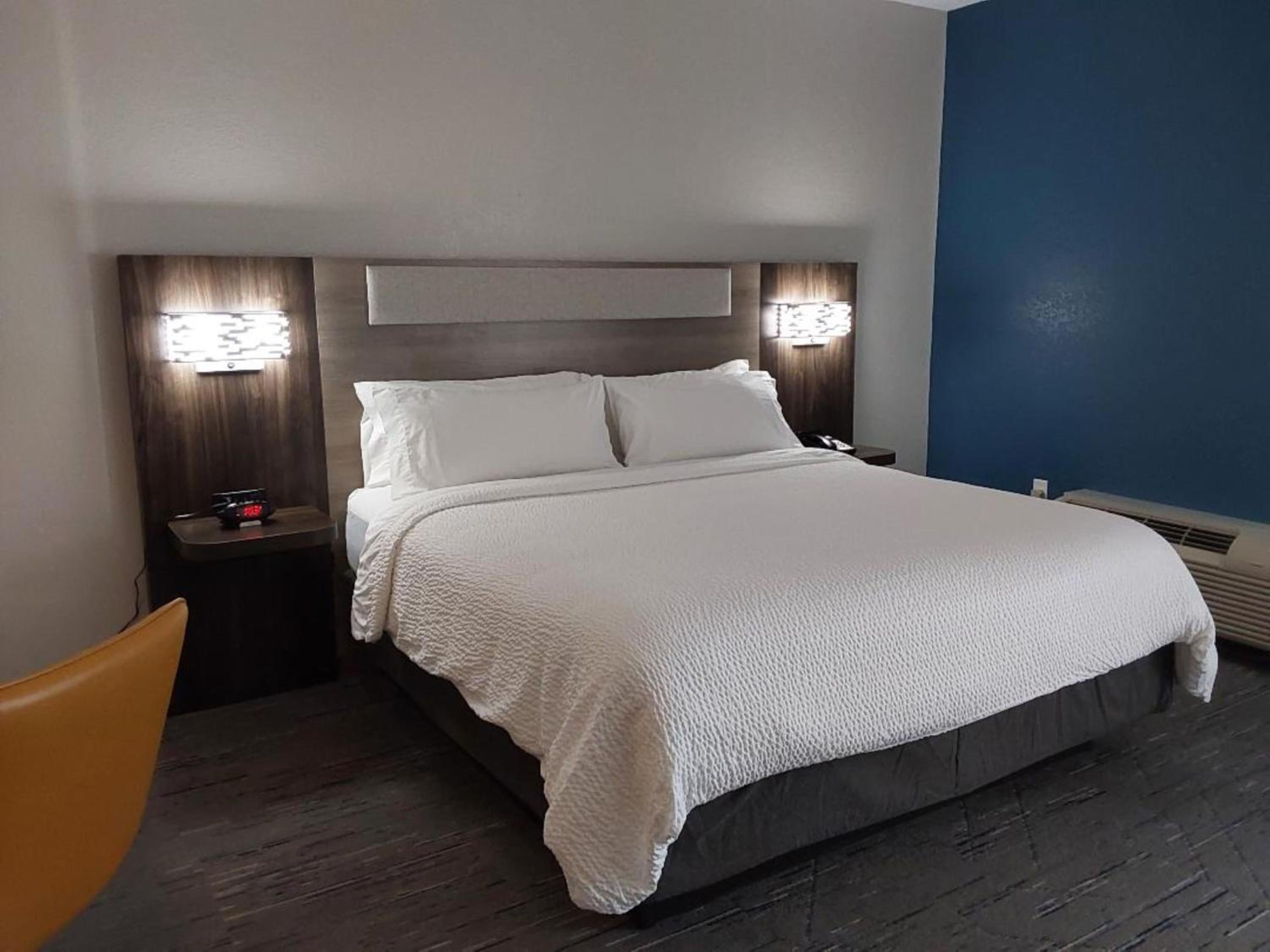 holiday inn express and suites antigo by ihg