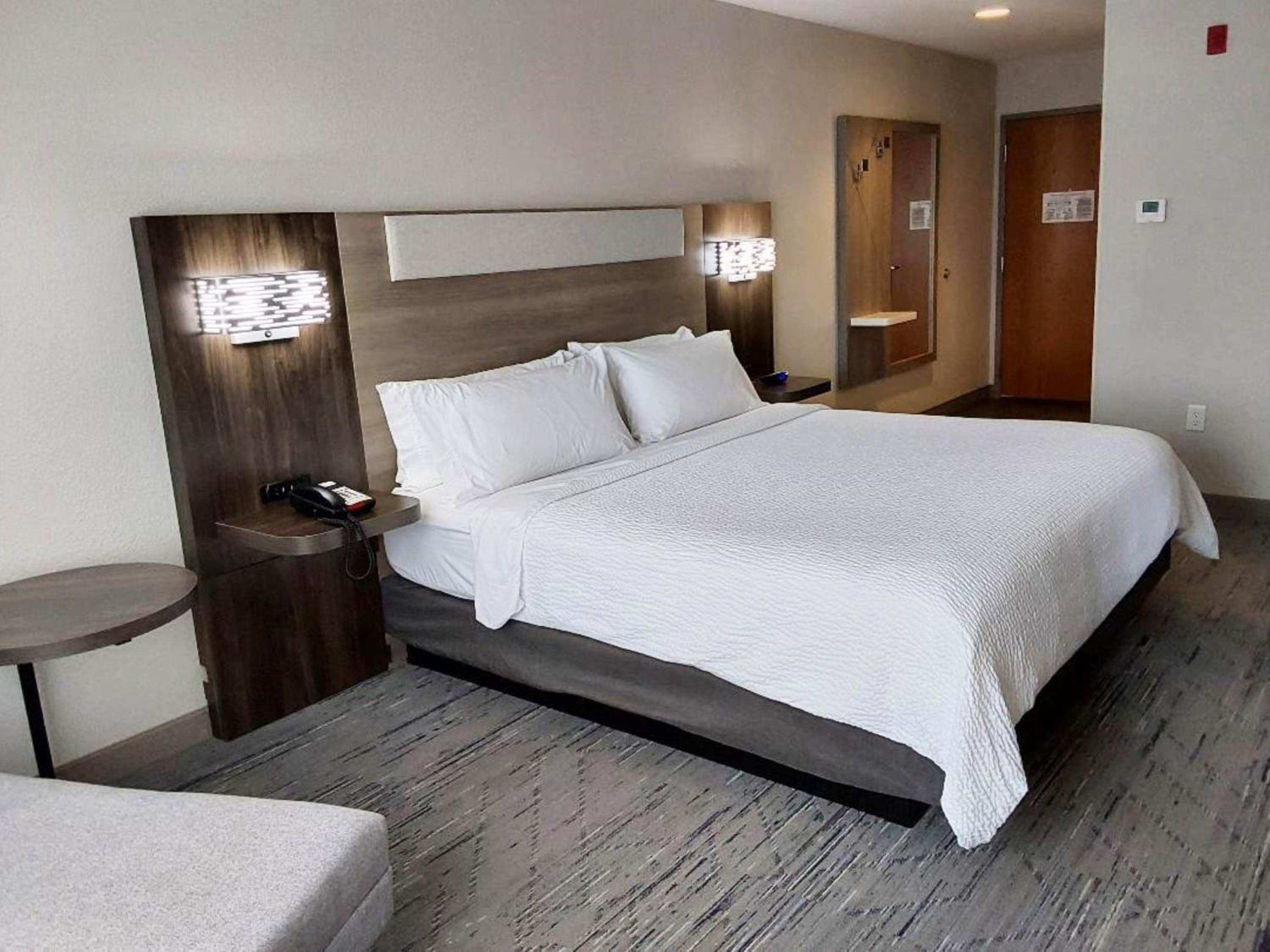 holiday inn express and suites antigo by ihg