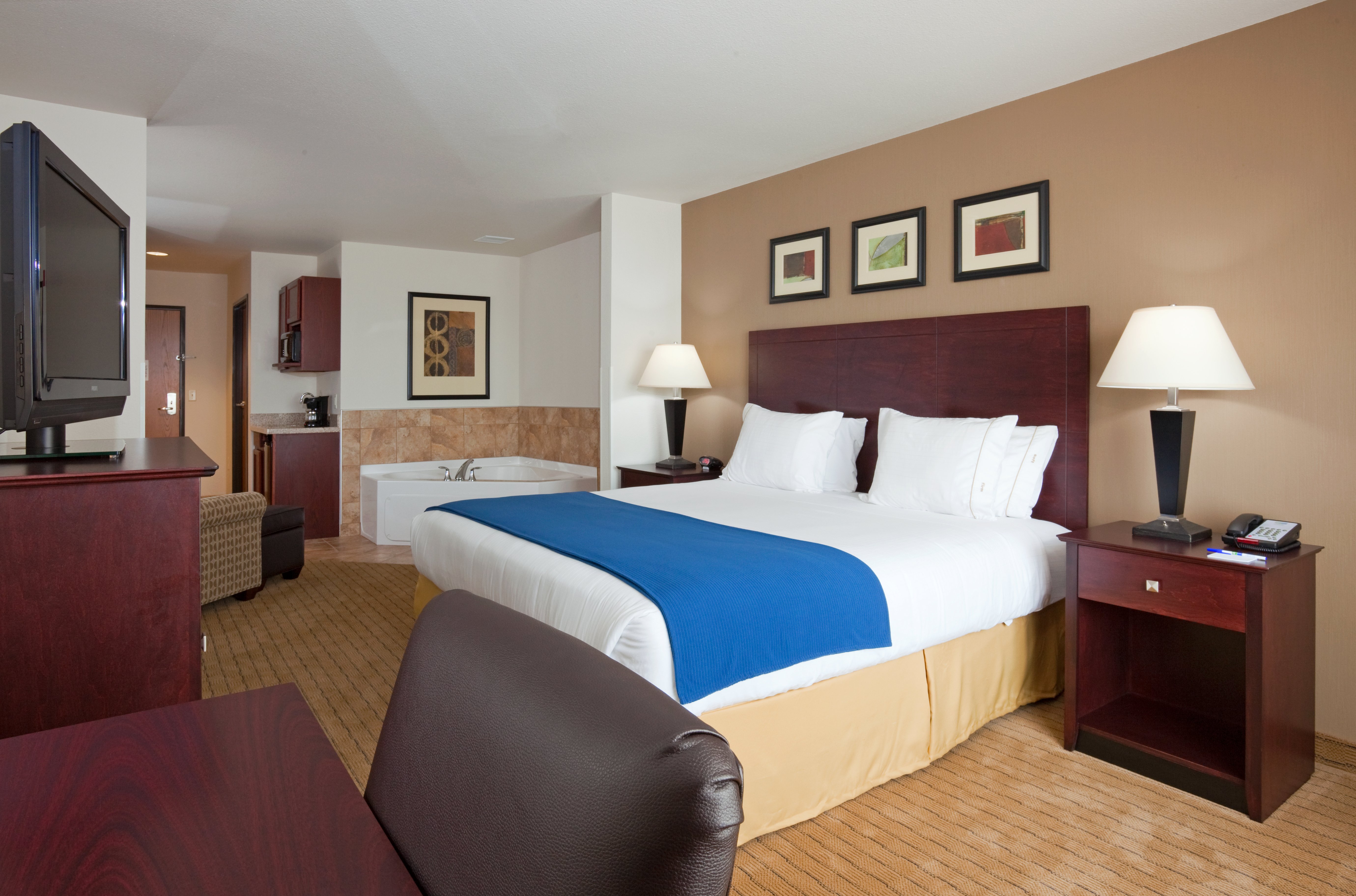 holiday inn express and suites antigo by ihg
