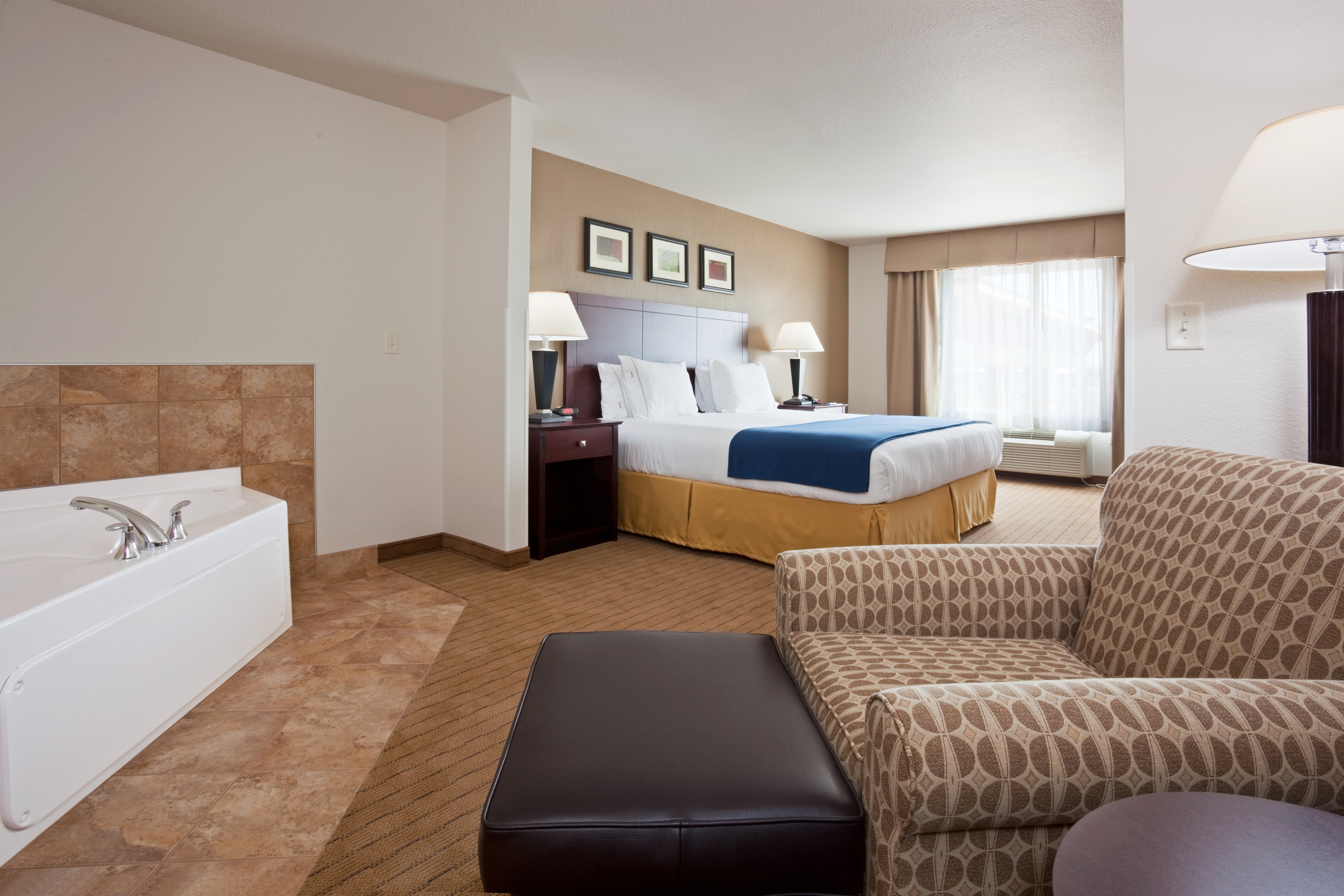 holiday inn express and suites antigo by ihg