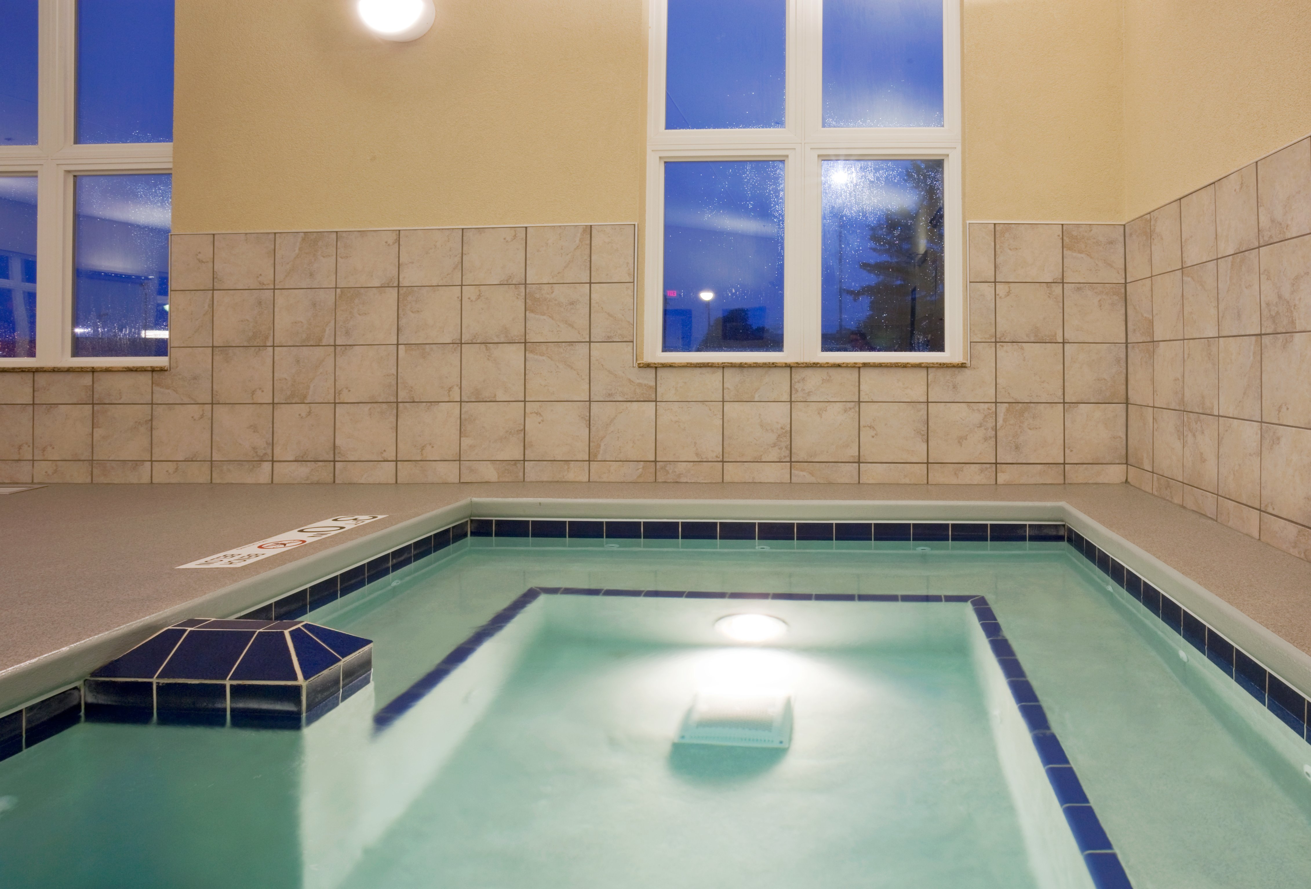 holiday inn express and suites antigo by ihg