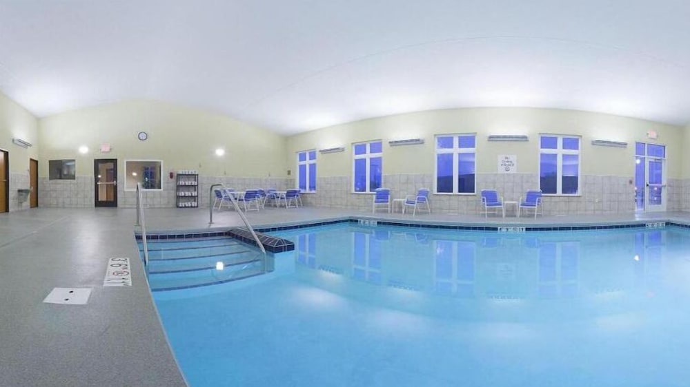 holiday inn express and suites antigo by ihg