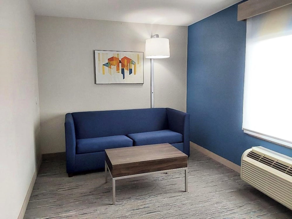 holiday inn express and suites antigo by ihg